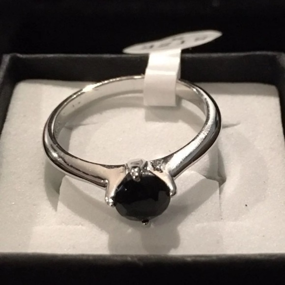 Ring sz 8 - Picture 1 of 4